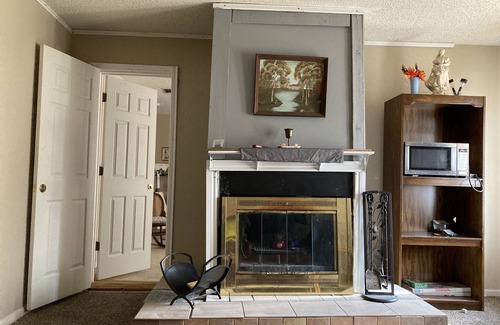 Wichita Falls House | Cozy 2Bed 1bath home w/fireplace. Bed&Breakfast.Sleeps 3. Close to MSU/SAFB/MPEC