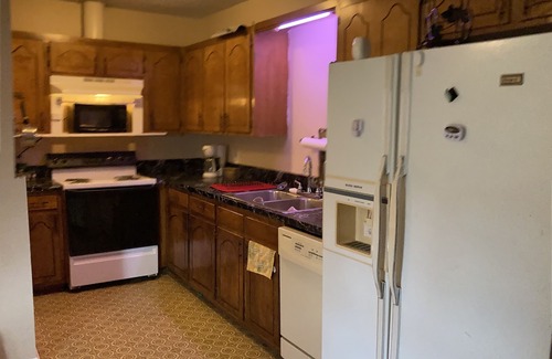 Wichita Falls House | Cozy 2Bed 1bath home w/fireplace. Bed&Breakfast.Sleeps 3. Close to MSU/SAFB/MPEC