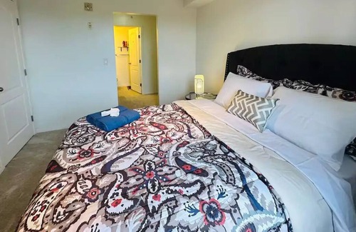 West Edmonton Apartment | Cozy 2Bed 2Bath. 4 mins 2 WEM.