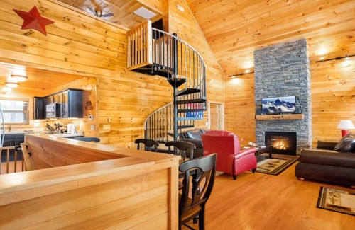 Gatlinburg - Pigeon Forge Cabin | Cozy 2bedroom cabin near Island/Dollywood at Pigeon Forge with Panormic Views