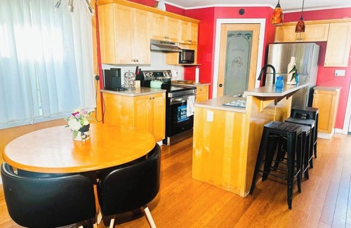 North Central Edmonton House | Cozy 2BER Home Near Commonwealth Stadium