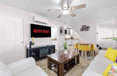 La Vista House | Cozy 2BR Beach & Trail | Bikes Fire Pit