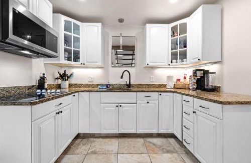 St. Petersburg - Clearwater House | Cozy 2BR - Beach & Trail - Bikes, Fire Pit