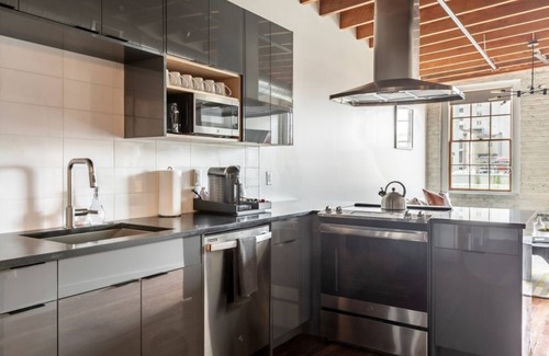 Central Business District Hotel | Cozy 2BR Condo Near Franklin Monument. Enjoy It!