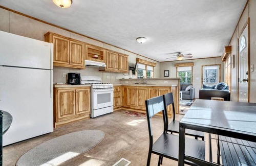 Wells Apartment | Cozy 2BR Cottage Near Wells Beaches