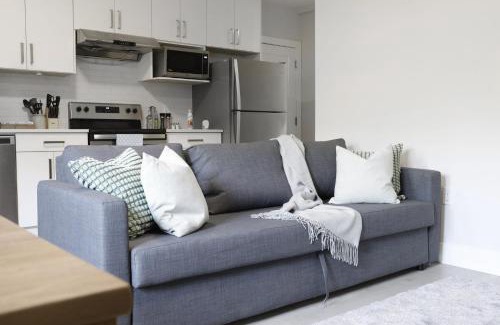 Willoughby House | Cozy 2BR for Family & Private Parking & Near Mall