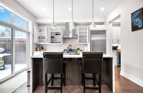 Vaughan House | Cozy 2BR Home w/Office, BBQ & Fireplace