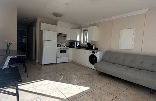 Marpole House | Cozy 2BR in West Side Kitchen & Living