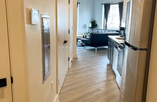 Elizabeth Apartment | Cozy 2BR Near Airport 4973