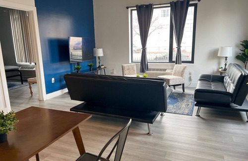 Elizabeth Apartment | Cozy 2BR Near Airport 4973