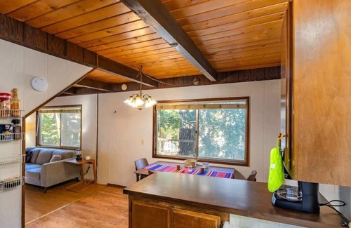 Crestline House | Cozy 2BR Retreat Near Lake Grego with Mountain Views