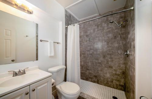 Alhambra Apartment | Cozy 2BR2BA Guest House in Alhambra