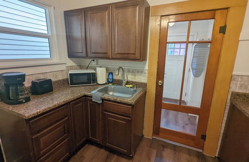 Great Falls House | Cozy 3 bed, 1-bath Dog-Friendly Retreat - Perfect for your Next Getaway!