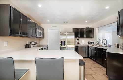 Converse House | Cozy 3 Bed, 2.5 BR Home with Amazing Outdoor Deck