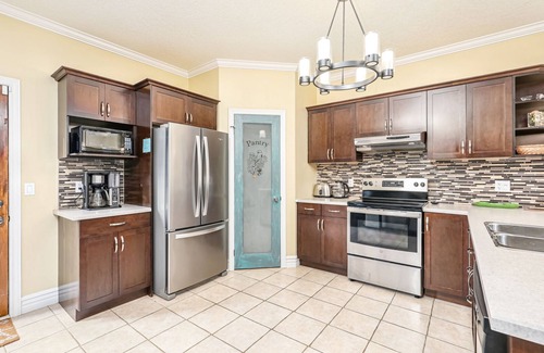Collingwood House | Cozy 3 bed home close to Blue Mountain