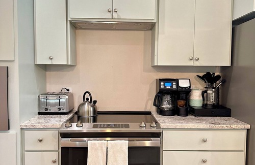 Fort Worth House | Cozy 3 bed home with hot tub, garage, EV