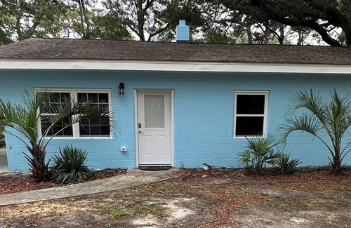Yaupon Beach House | Cozy 3-bedroom 1 bath home on Oak Island walk to beach,pier and some restaurants