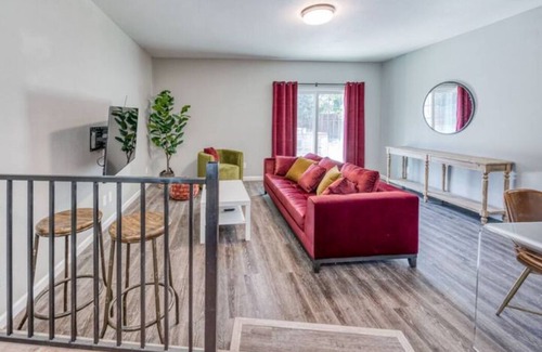 Clovis House | Cozy 3 Bedroom 2 Bath Home in Clovis, CA