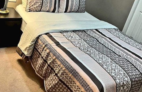 Calgary House | COZY 3 BEDROOM AND 2 BATHROOM MAIN FLOOR HOUSE NEAR CALGARY AIRPORT.