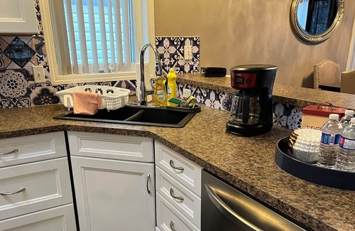Calgary House | COZY 3 BEDROOM AND 2 BATHROOM MAIN FLOOR HOUSE NEAR CALGARY AIRPORT.