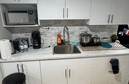 Transcona House | Cozy 3-Bedroom Basement Suite with Private Entrance