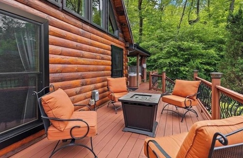Linville Ridge Cabin | Cozy 3-bedroom cabin in charming Sugar Mountain with WiFi.