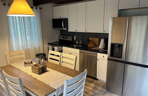 Tobyhanna Ski Chalet | Cozy 3-bedroom chalet in Tobyhanna/Mt Poconos w wifi come “Rewind & Relax”