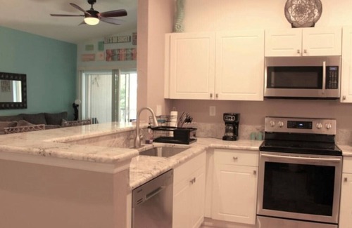 Iona Condo | Cozy 3-bedroom condo with AC, fitness room, pool, in welcoming Fort Myers