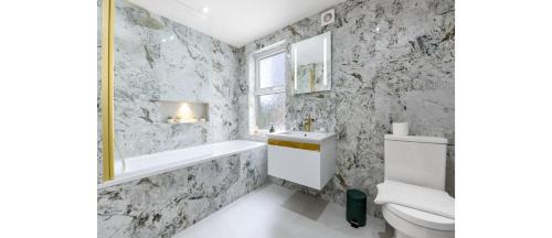 Peckham Rye Apartment | Cozy 3 Bedroom Flat in London!