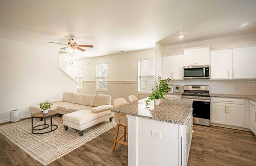Beech Island House | Cozy 3 Bedroom House with Gym & Arcade!