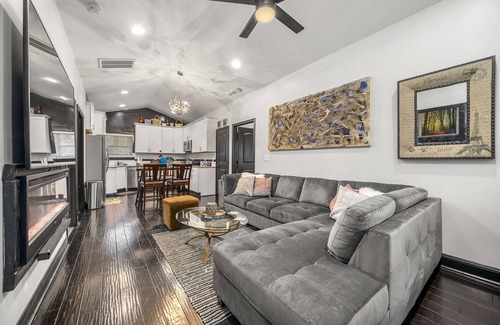 Church Street House | Cozy 3 bedroom house private. Check airbnb.com/h/andrehostsatl for reviews.