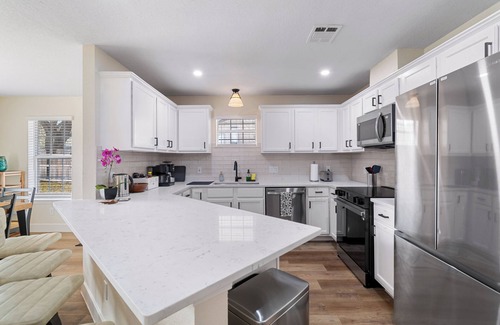 Central Arlington House | Cozy 3-bedroom house in Arlington, Walk to AT&T Stadium