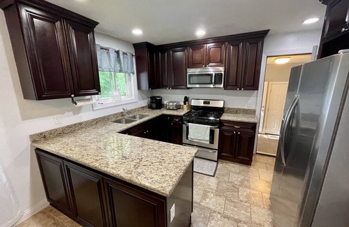 Ashtabula House | Cozy 3-bedroom house in Saybrook on the Lake 4.2 m. To GOTL, 10 m. Spire