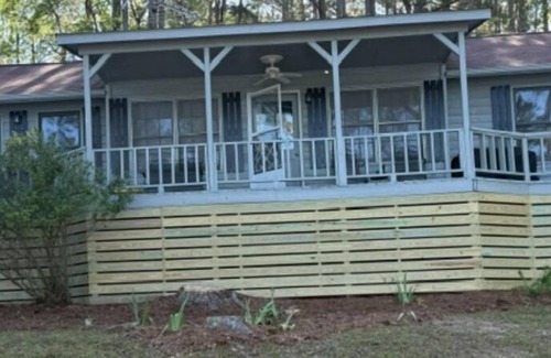 Milledgeville House | Cozy 3-bedroom lake front property on Lake Sinclair with 2 private docks