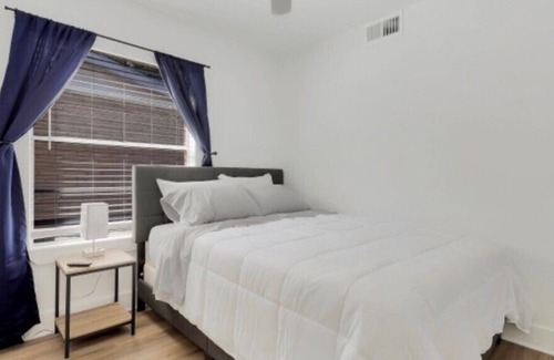 North San Antonio - SAT House | Cozy 3-bedroom residential home near the airport!