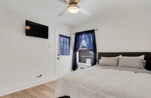 North San Antonio - SAT House | Cozy 3-bedroom residential home near the airport!