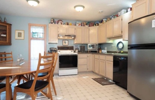 Silver Star Mountain Ski Chalet | Cozy 3 Bedroom ski chalet with private hot tub- Sleeps 9