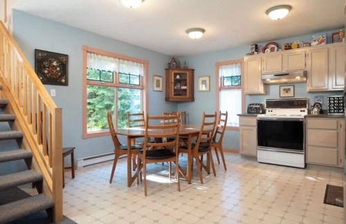 Silver Star Mountain Ski Chalet | Cozy 3 Bedroom ski chalet with private hot tub- Sleeps 9