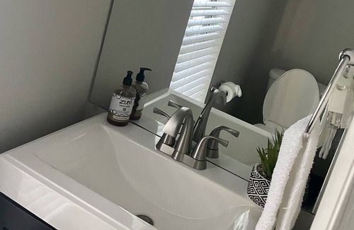 Lawrenceville House | Cozy 3 bedroom with sunroom 25 mins from city