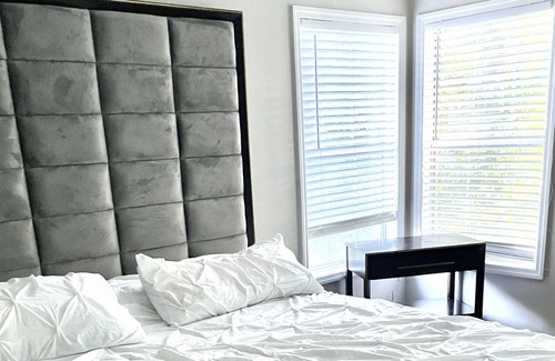 Lawrenceville House | Cozy 3 bedroom with sunroom 25 mins from city