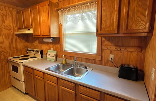 Somerville Cabin | Cozy 3-bedroom with 2 full bath cabin at Lake Somerville- Birch Creek