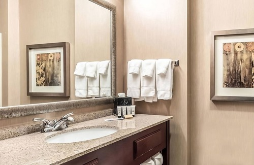 Mineral Wells Hotel | Cozy 3 Queen Beds Suite at Red Lion Inn & Suites, Free Parking, Outdoor Pool!