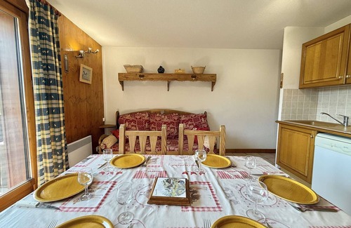 Praz-sur-Arly Apartment | Cozy 3-Room Apartment in Praz-Sur-Arly with Garage, Balcony, and Ski Locker