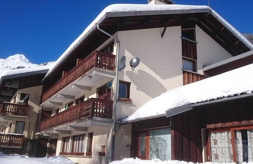 Beaufort Apartment | Cozy 30m² Apt for 4 at Planay Slopes avec Balcony, Parking & Heated Ski Room