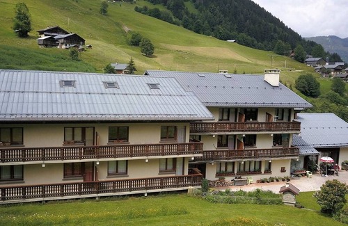 Beaufort Apartment | Cozy 30m² Apt for 4 at Planay Slopes avec Balcony, Parking & Heated Ski Room