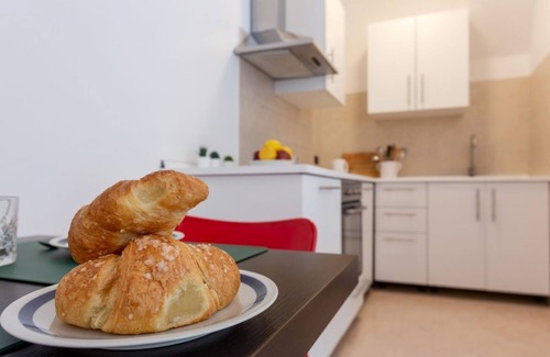 Saragozza-Porto House | Cozy 32 sqm studio apartment, able to comfortably accommodate 3 people, located on the ground floor of a building, with a step to access to it. The property enjoys a strategic location, a few steps from the Ospedale Maggiore and in a neighborhood full of
