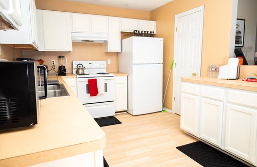 Southeast Houston House | Cozy 3bd|2bh Pet Friendly Home w/patio & backyard NRG Stadium|MedCtr|Minute Maid