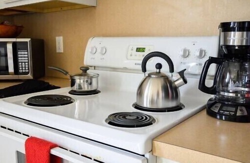 Southeast Houston House | Cozy 3bd|2bh Pet Friendly Home w/patio & backyard NRG Stadium|MedCtr|Minute Maid