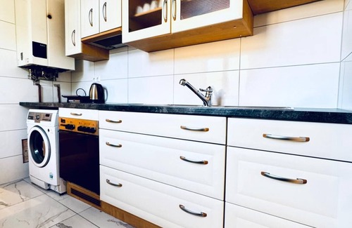 Liesing Apartment | Cozy 3BR Apt Near Kaufpark Alterlaa