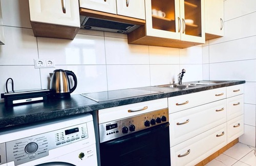 Liesing Apartment | Cozy 3BR Apt Near Kaufpark Alterlaa